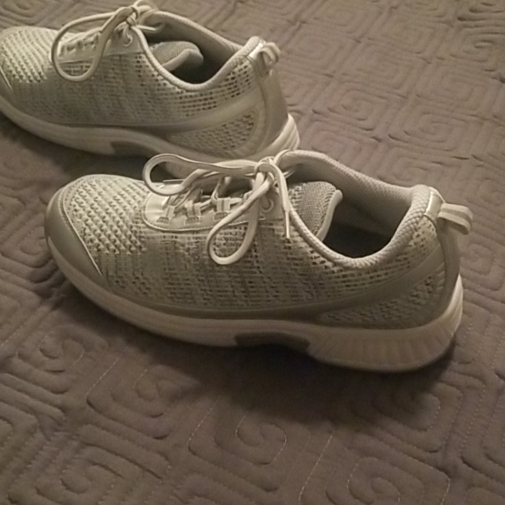 Womens Orthofeet athletic sneakers